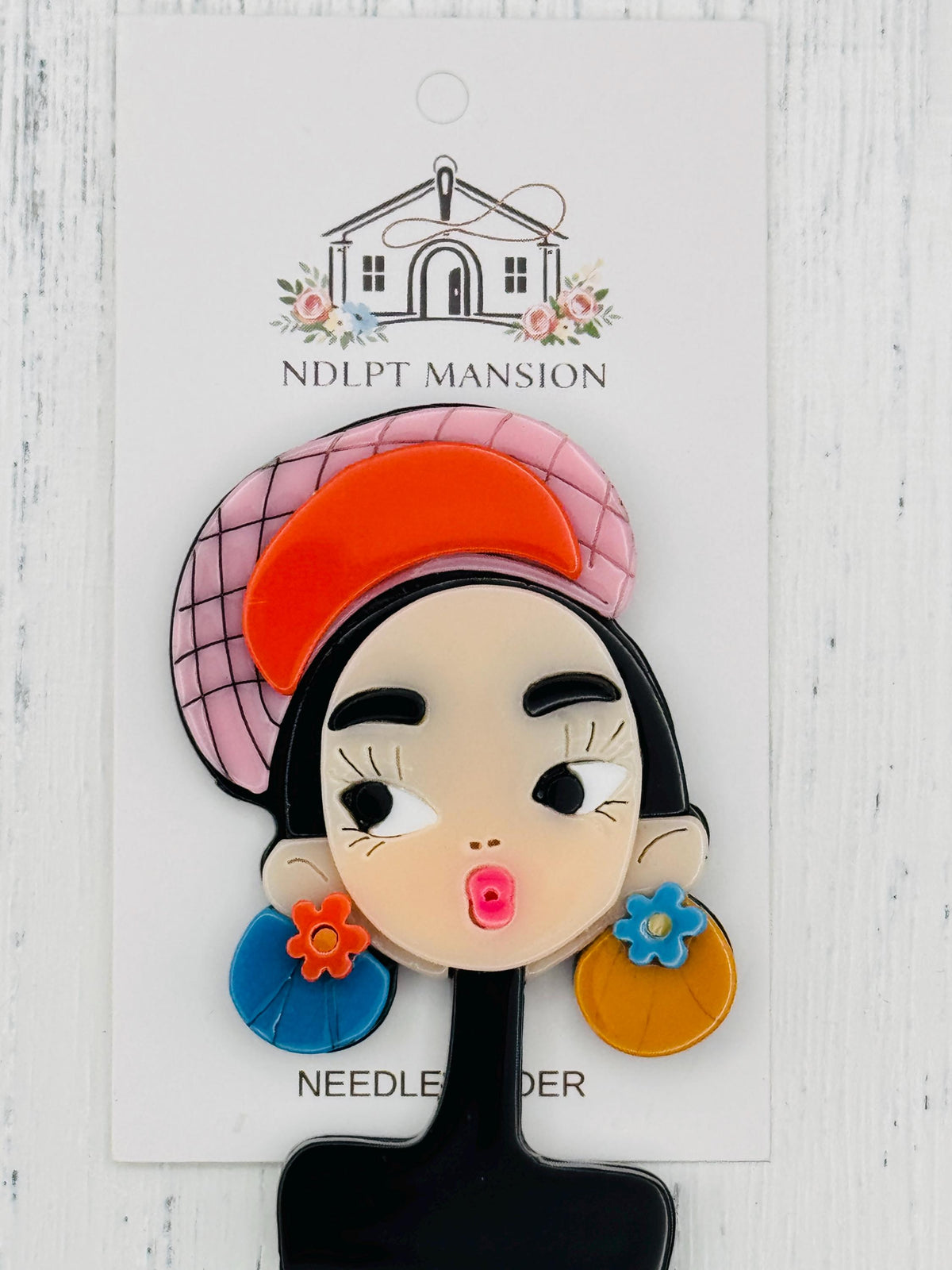Slender Lady Kissing w/Pink Hat & Earrings Acrylic