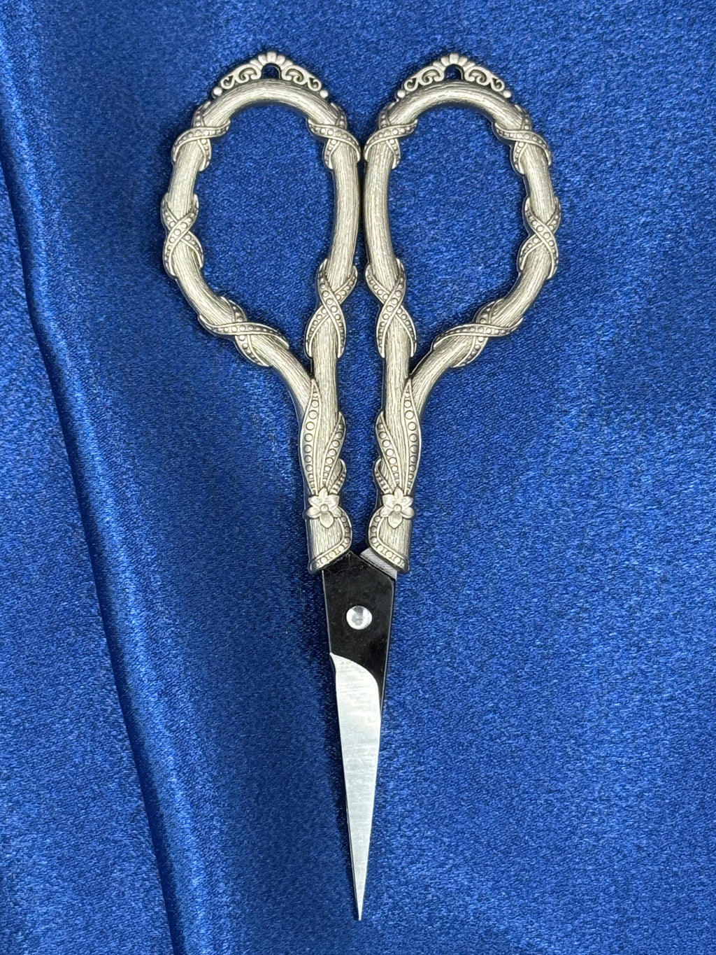 Vintage Inspired Vine Embroidery Scissors