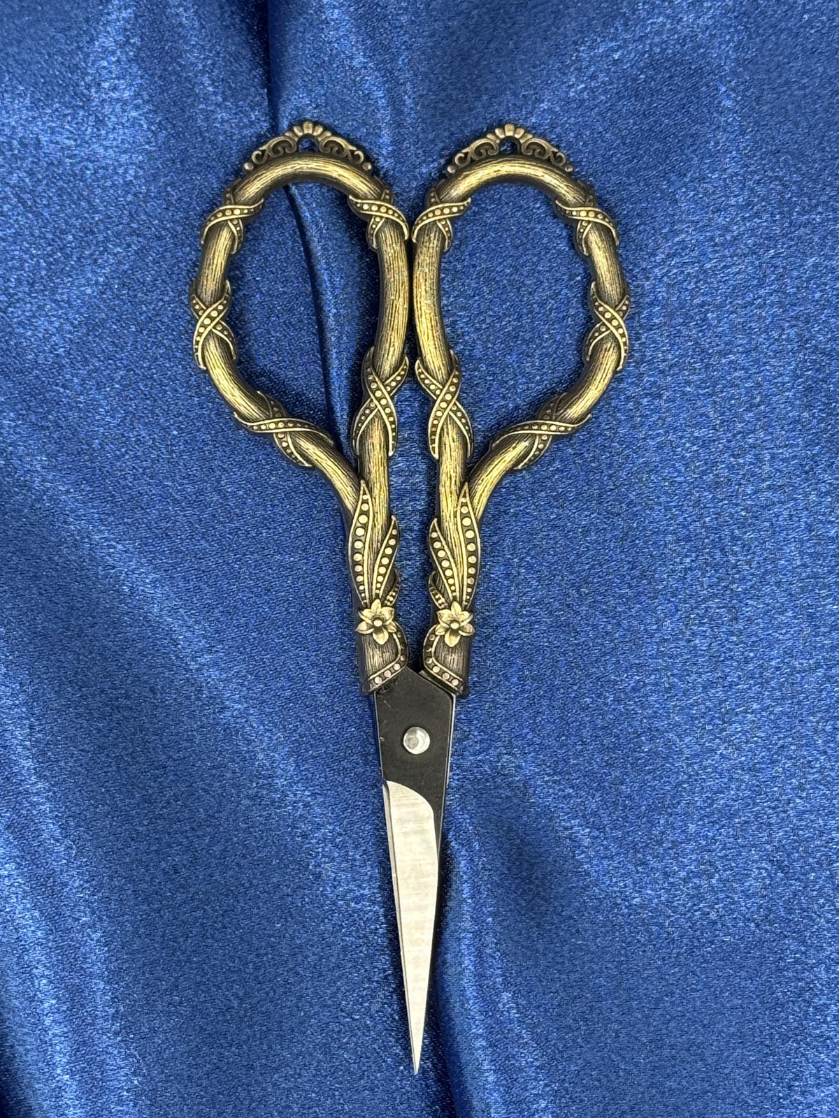 Vintage Inspired Vine Embroidery Scissors