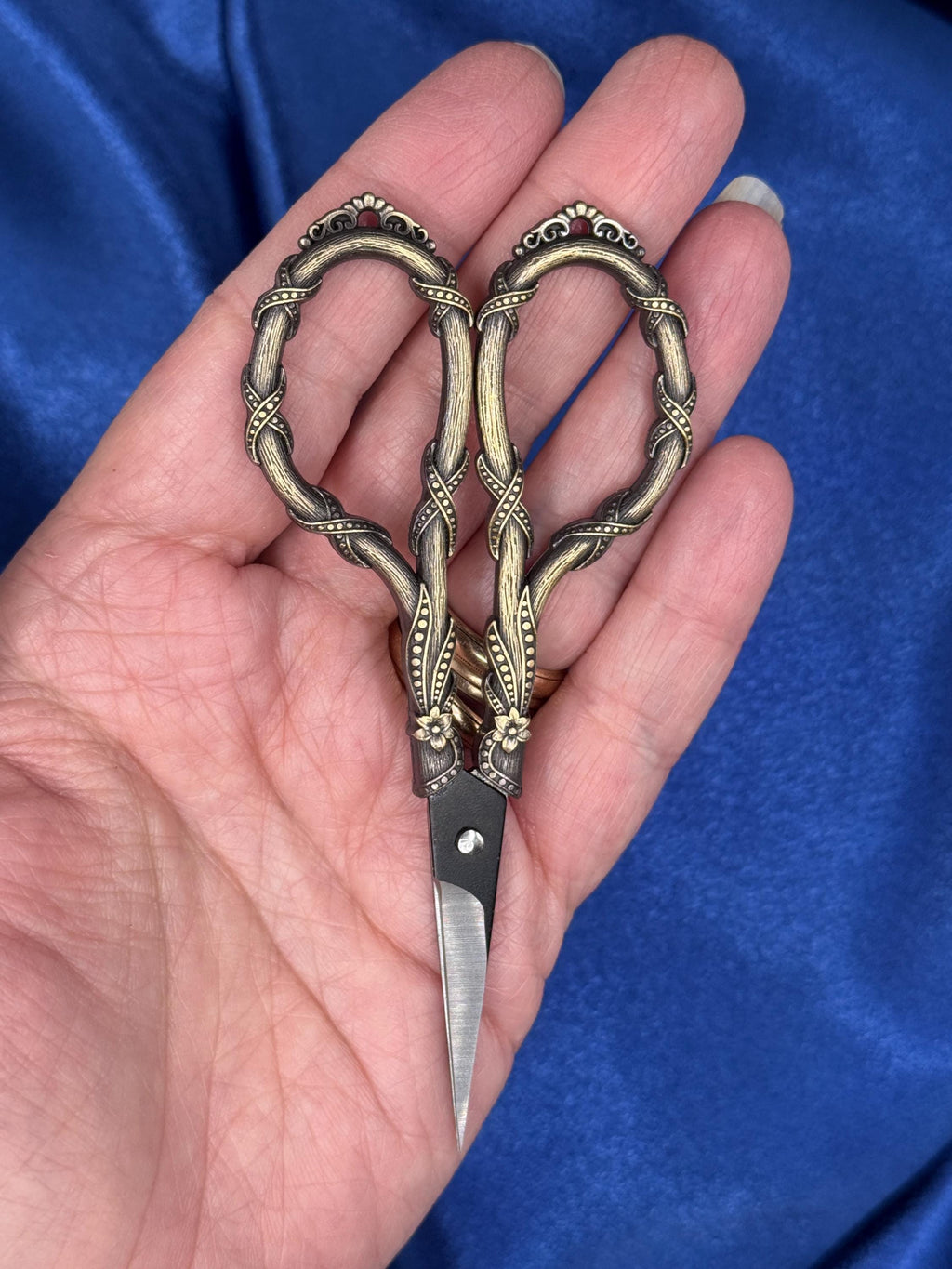 Vintage Inspired Vine Embroidery Scissors