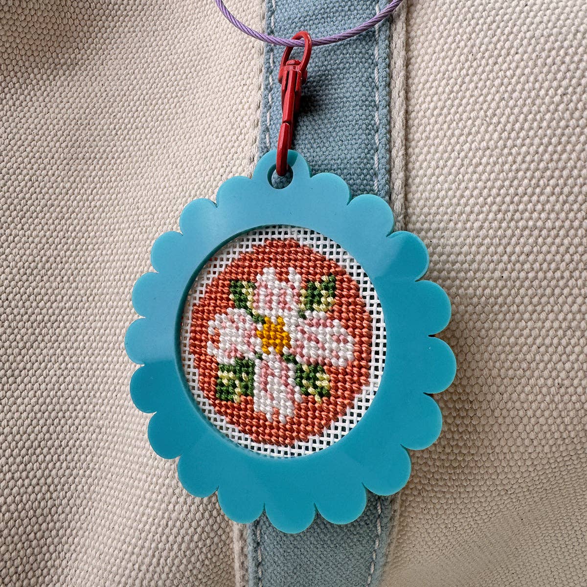 Frayme Works Bag Tag: Small Scallop Round: Tiffany Blue