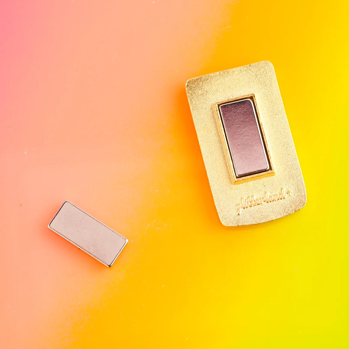 Glitterland Y2K Flip Phone Needle Minder